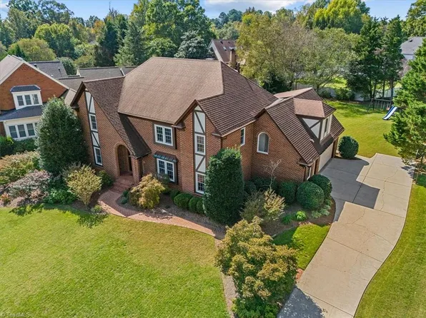 2820 County Clare Rd, Greensboro, NC 27407