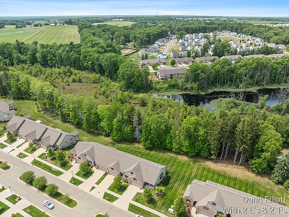 2nd image of 1015 Grosvenor Dr #4