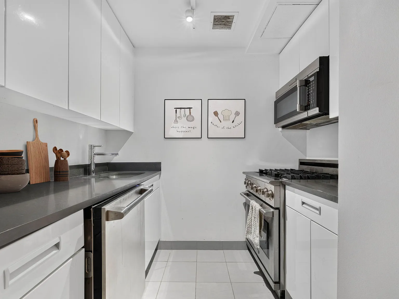 99 John Street — Photo 3