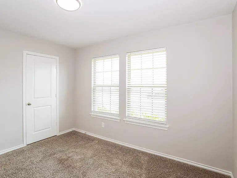 980 Alton Dr — Photo 12