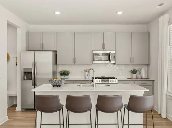 2413 Williams Ridge Dr, Columbia, TN 38401