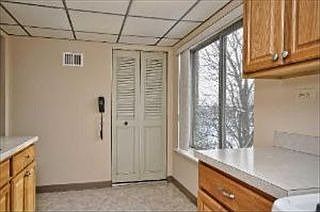 5th image of 945 E Kenilworth Ave Unit 424