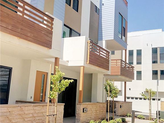 2nd image of 689 Doheny St #689