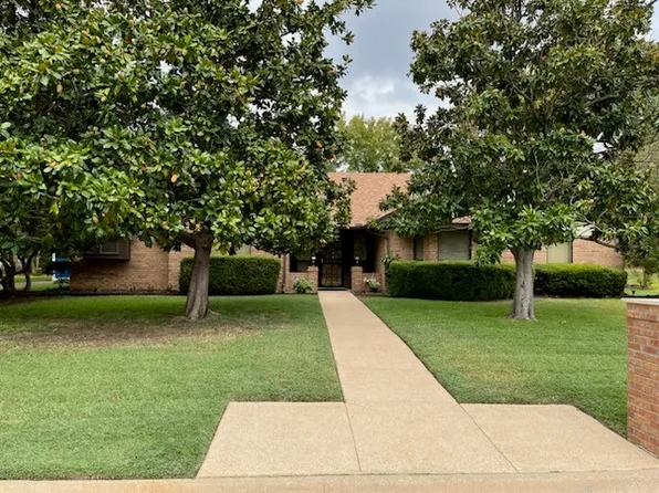 2205 Pembrooke Pl, Denton, TX 76205