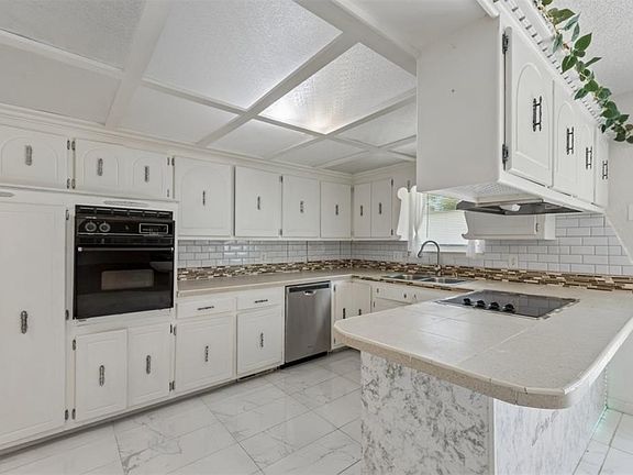 4th image of 2609 SW 92nd St