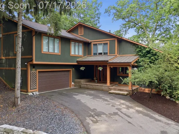 7375 Parkwood Dr, Fenton, MI 48430