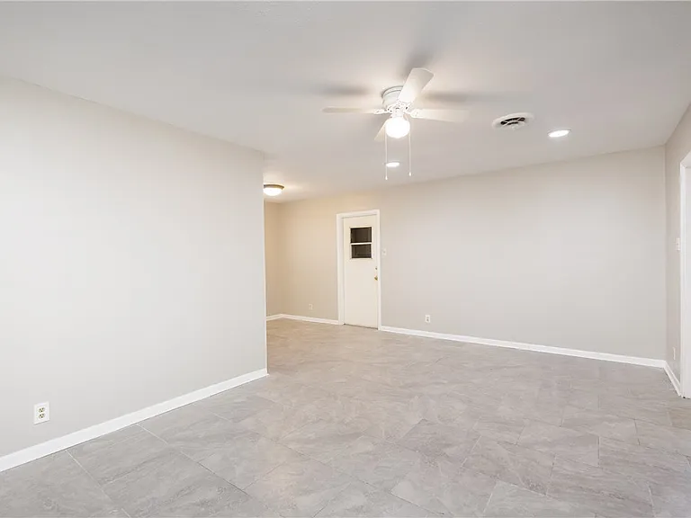 207 Blanco Dr — Photo 20