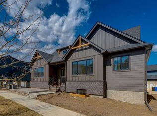 90 S Treeline Gdns SW, Calgary, AB T2Y 0W6