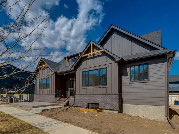 90 S Treeline Gdns SW, Calgary, AB T2Y 0W6