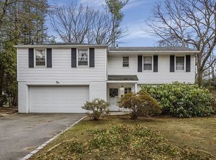 1 Hemlock Dr, Syosset, NY 11791