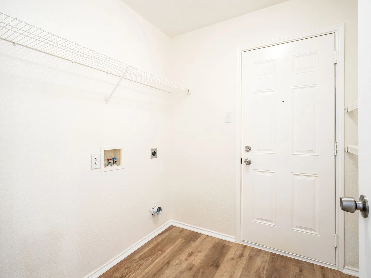 3 bed, 2.5 bath, 2000 sqft, $1,950 — Photo 2