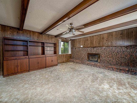 3rd image of 423 Sandstone Dr