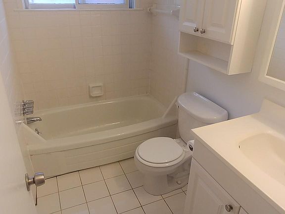 5th image of 241 Collingwood Dr #A