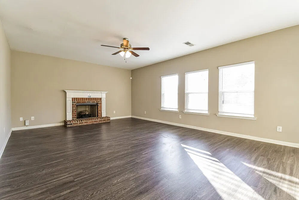 4 bed, 2.5 bath, 2002 sqft, $1,910 — Photo 4
