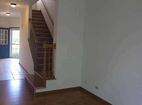 4th image of 319 Glen Leven Ct #319