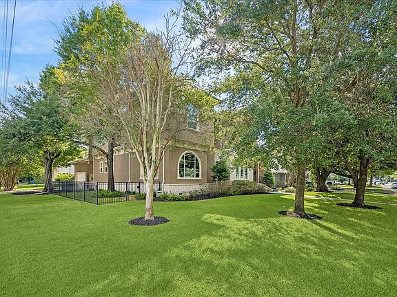 4th image of 4901 Holt St