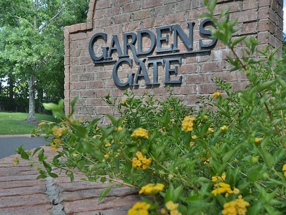 2nd image of 14 Gardens Gate Cir