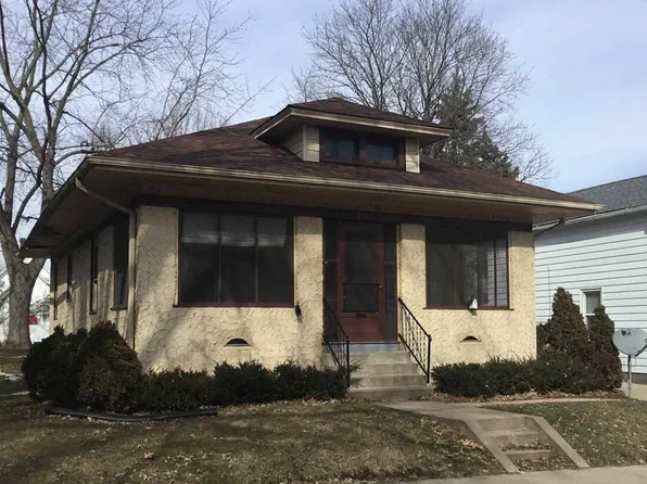 818 14th Ave S, Clinton, IA 52732