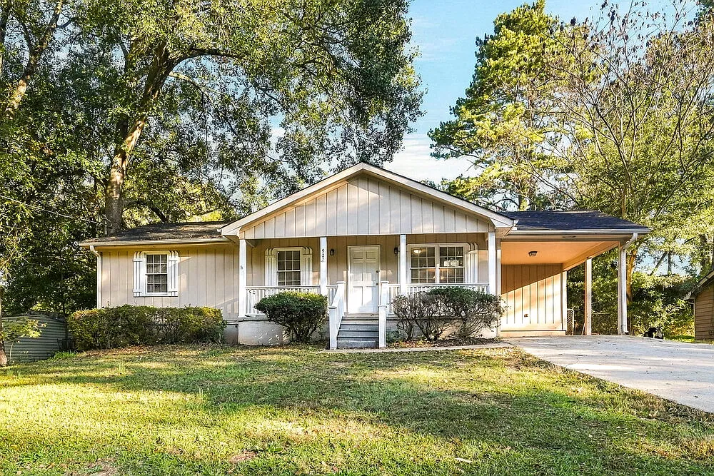 3 bed, 1.5 bath, 1116 sqft, $1,490 — Photo 1