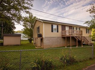 103 Cobb Ave, Clendenin, WV 25045