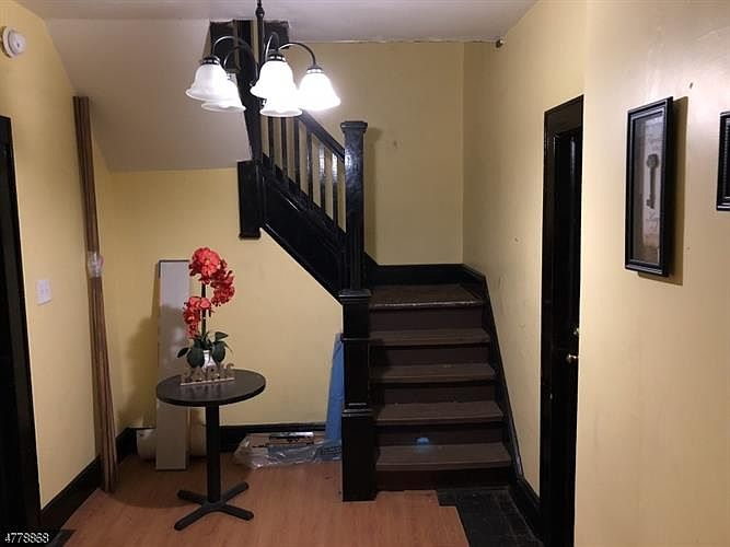 1st image of 390-392 N 11th St