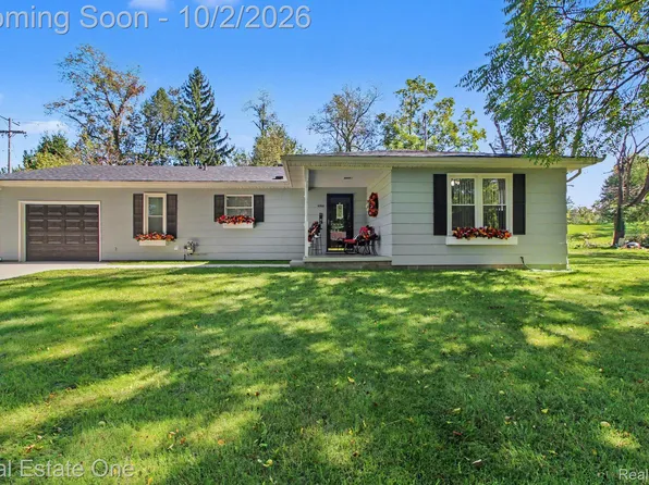 6760 Lombardy Dr, Chelsea, MI 48118