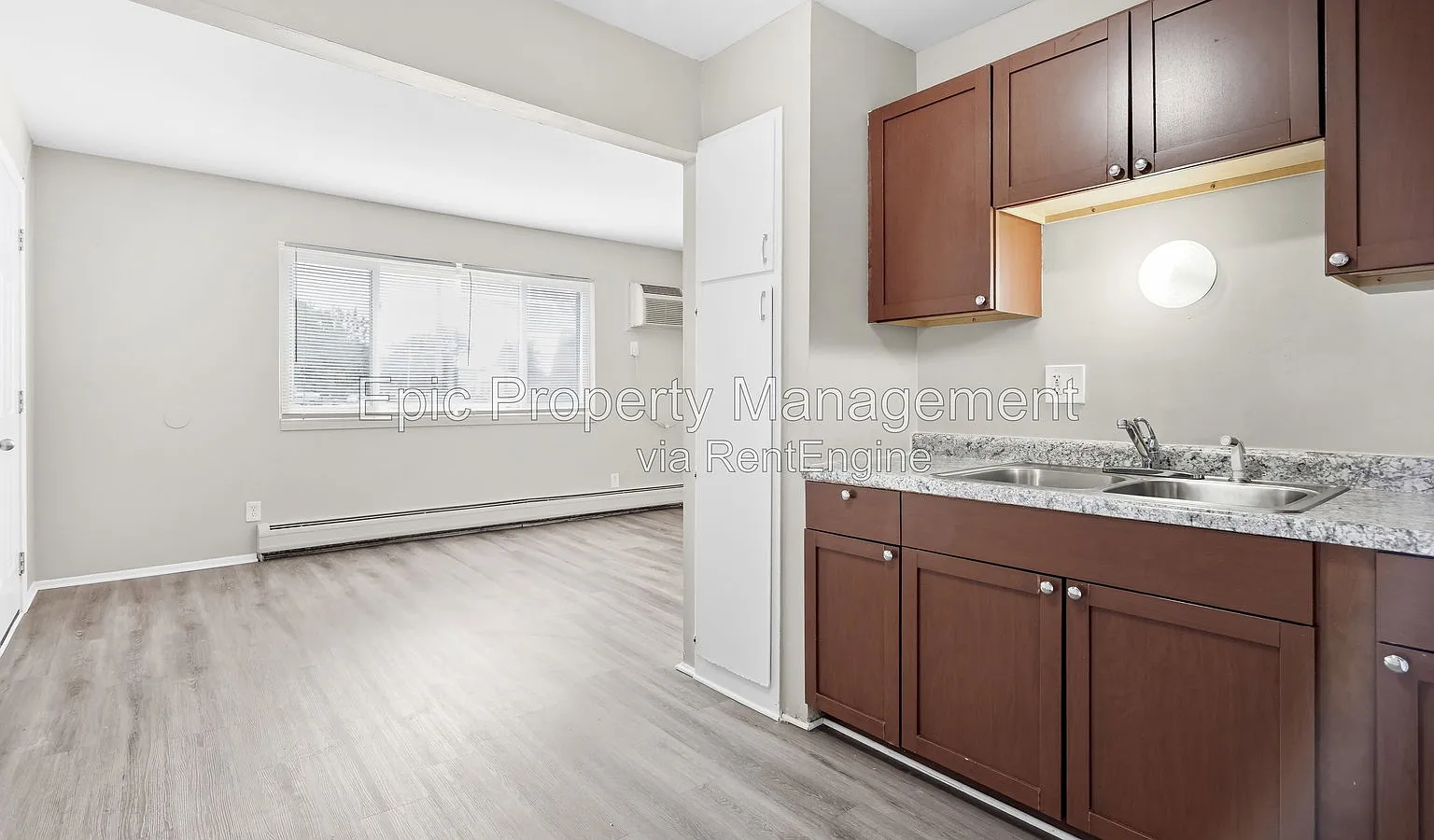 2 bed, 1.0 bath, $1,095 — Photo 2