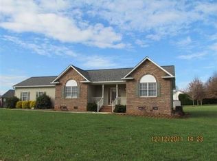 1119 Edgefield Ln, Newton, NC 28658