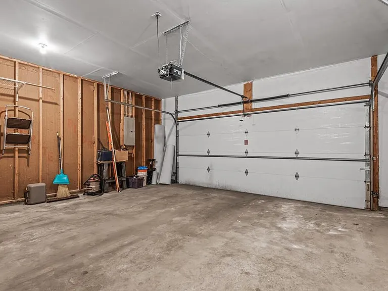 13504 Parkwood Dr — Photo 8