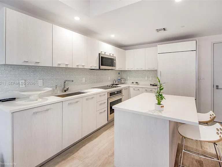 55 SW 9th St #3802 — Photo 6