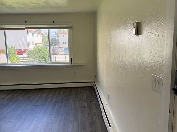 4th image of 827 17th Ave #143