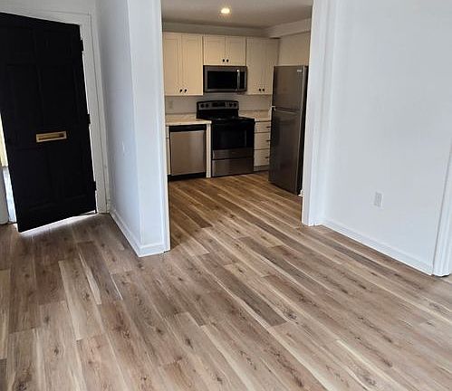 3rd image of 4006 Bamberg Ave