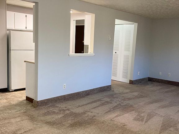 3rd image of 1468 Hillcrest Ave #30