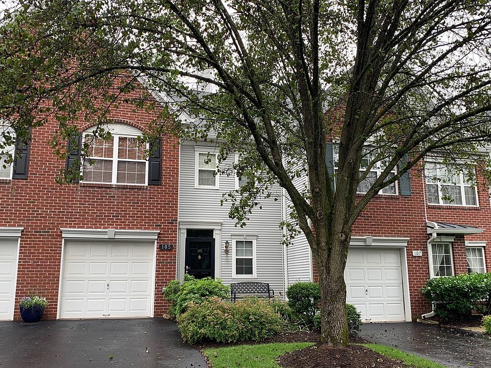 Two bedroom beautiful townhouse in Lake Cushetunk Woods, Whitehouse Station!