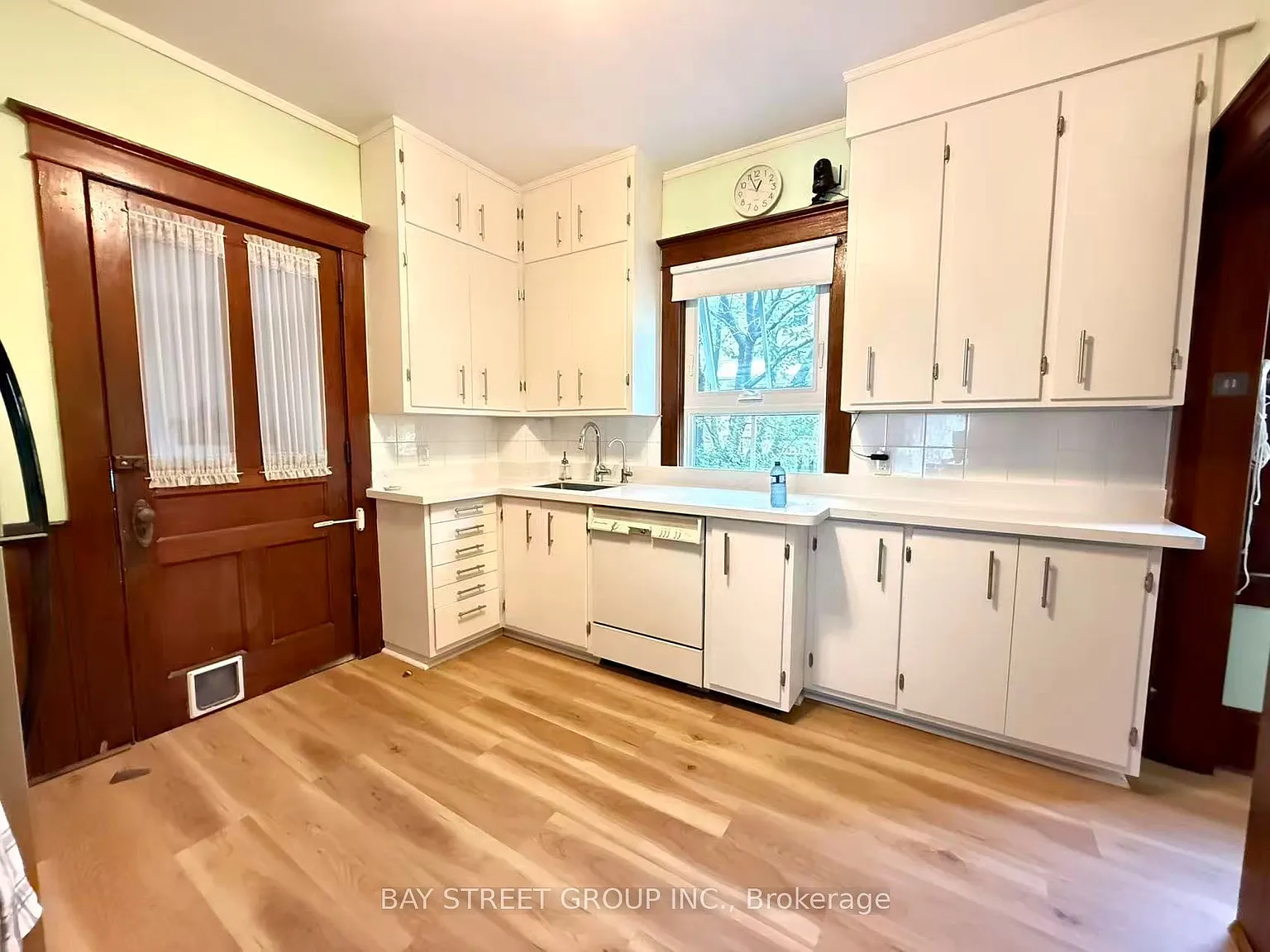 4 bed, $3,200 — Photo 2