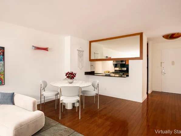 300 East 59th Street image 2 of 12