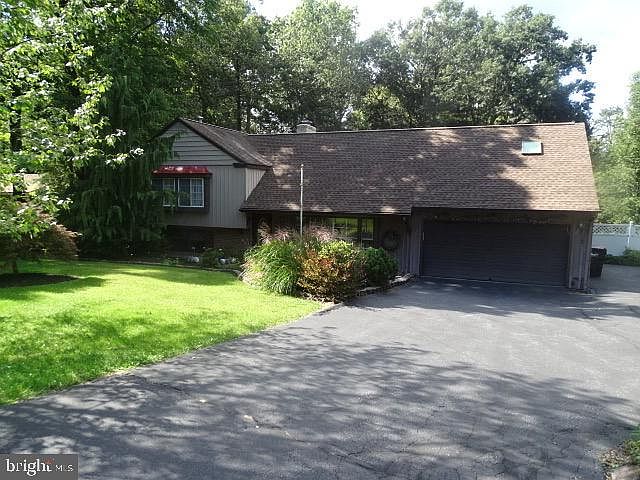 1st image of 75 Laurel Dr