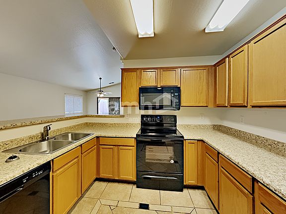 3rd image of 16043 W Vogel Ave