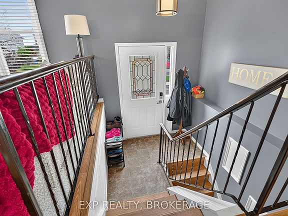 4th image of 885 Larchwood Cres