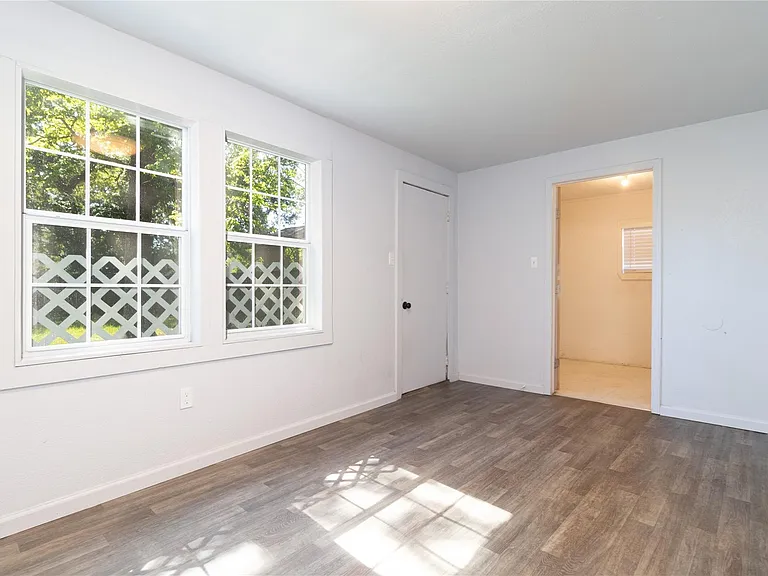 4425 Harding Dr — Photo 12