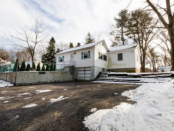 3rd image of 32 Lakewood Dr