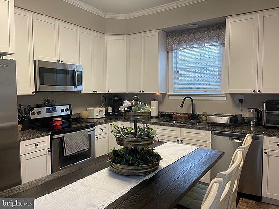 4th image of 17050 Virginia Ave