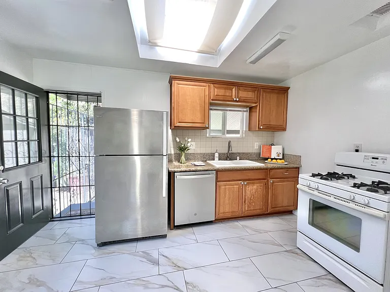 604 W Pennsylvania Ave — Photo 11