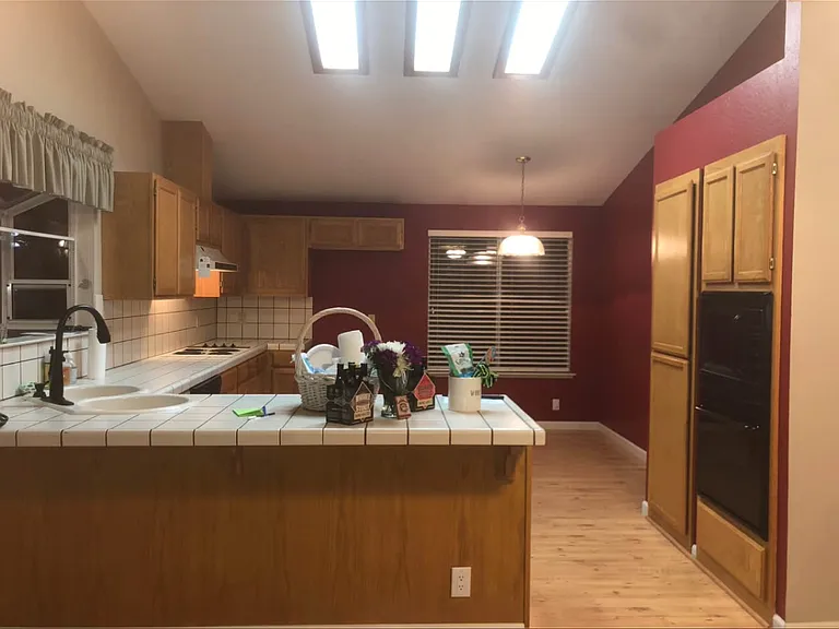 Roundstone Ct — Photo 16