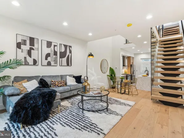 1102 N Bodine St, Philadelphia, PA 19123