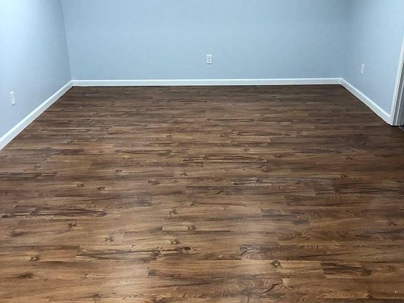 3rd image of 3856 Parker St
