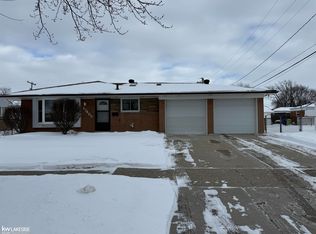 17485 Hans Dr, Fraser, MI 48026