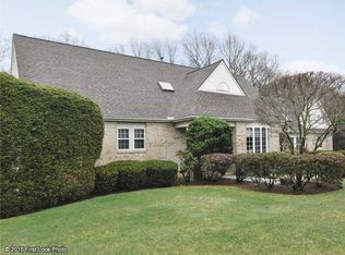 130 Deerfield Dr, East Greenwich, RI 02818