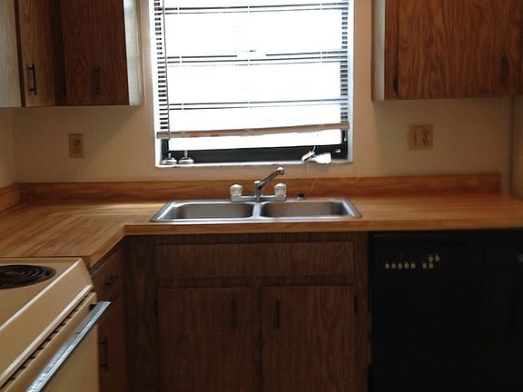 3rd image of 520 NE 21st Ln APT D