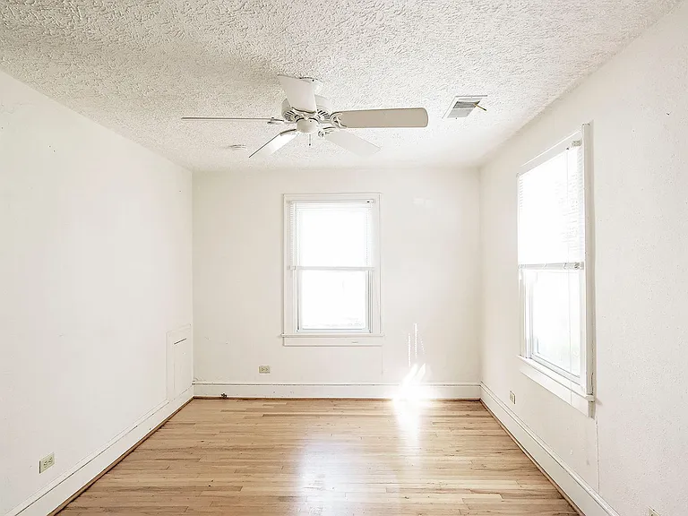 1306 Chesapeake St — Photo 2